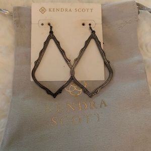 Kendra Scott Sophee Drop earrings in Gunmetal